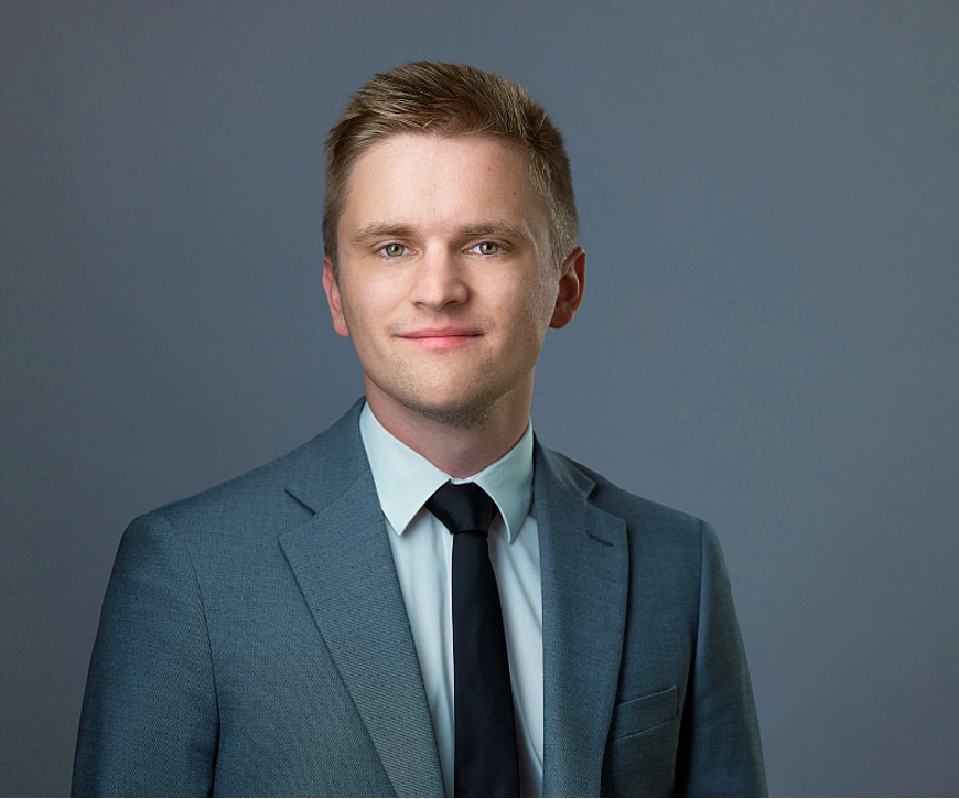 Headshot of Bennet Dawson